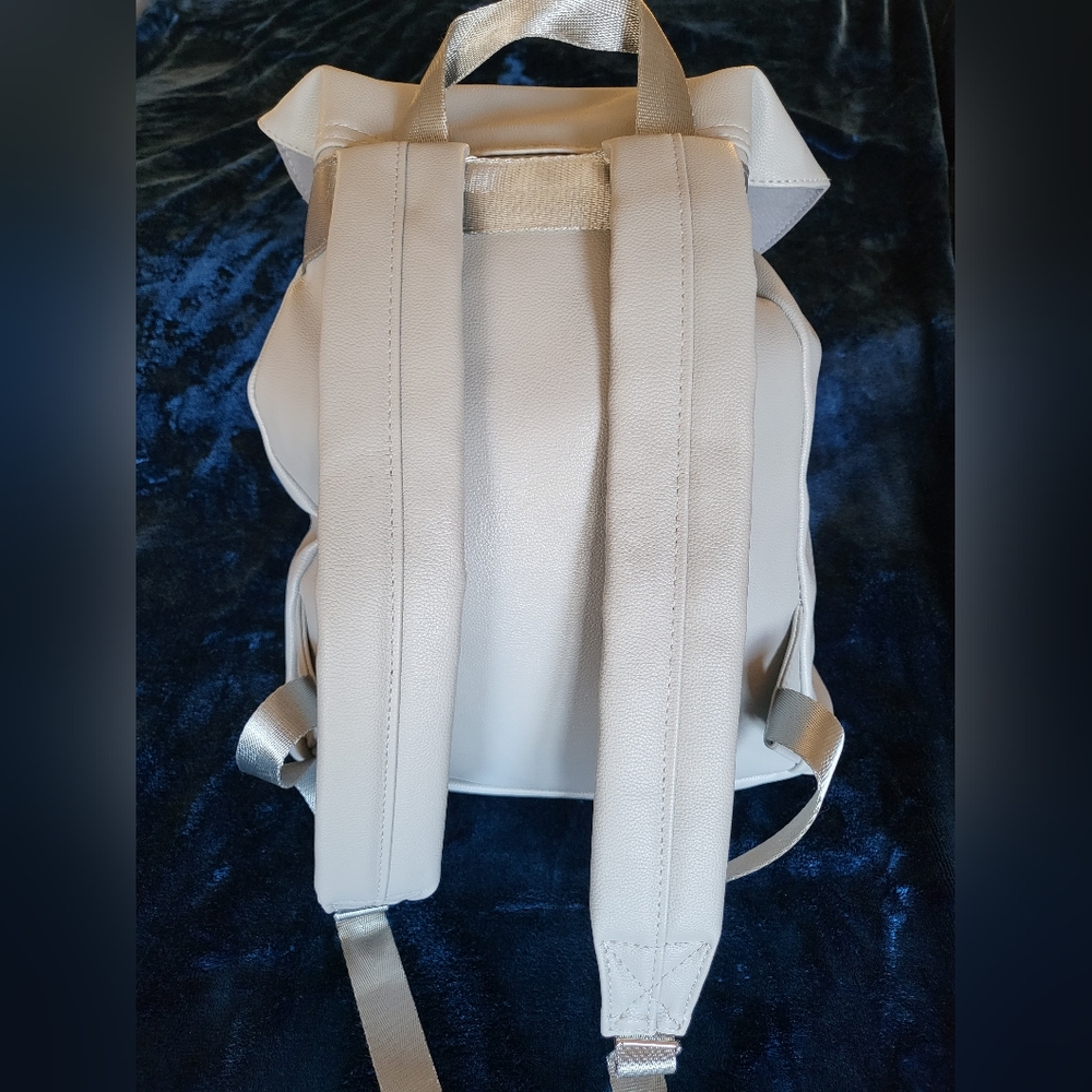 Exclusive R+F work backpack/cinch bag. Light Grey/silver accents, NWOT $30 cute!